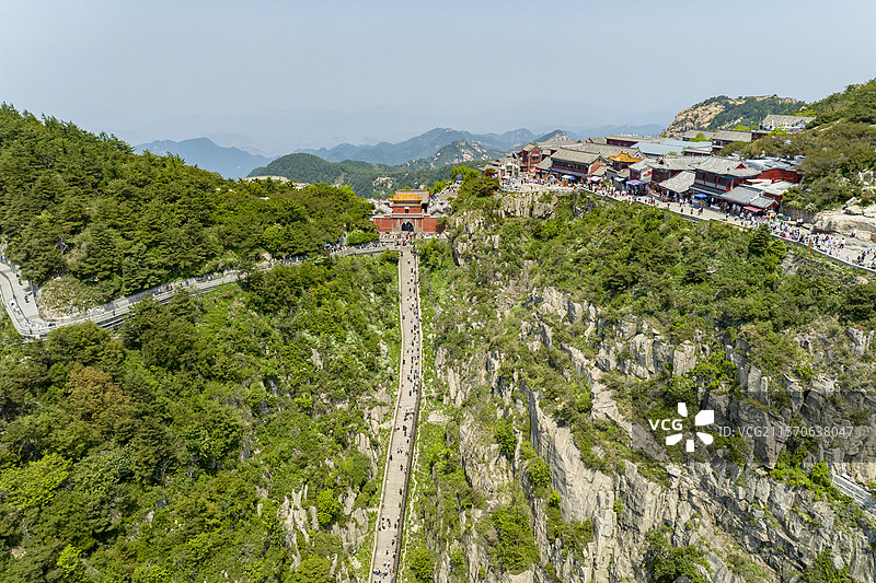 初夏的泰山风光图片素材