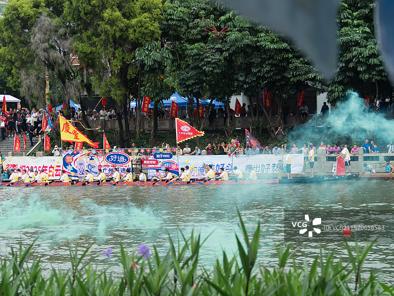 2025年5月24号下午中国广东广州白云龙舟公开赛石井河决赛现场。图片素材