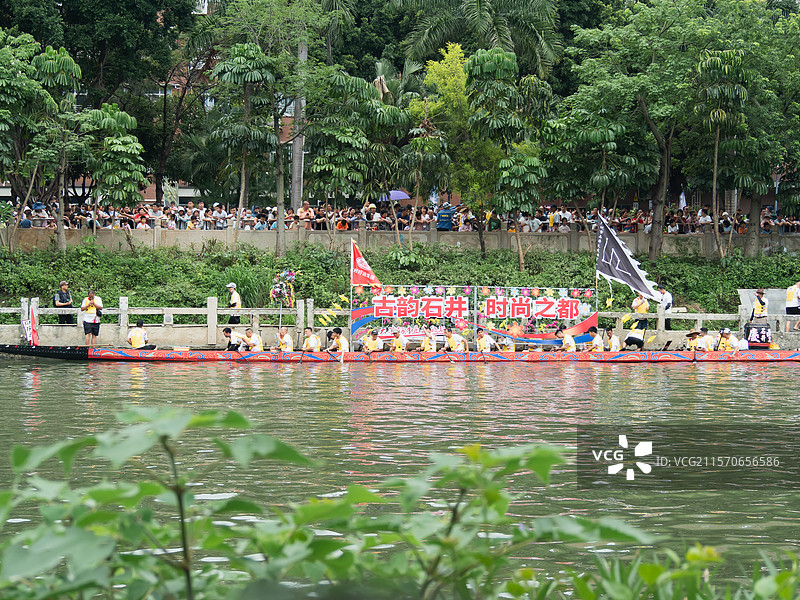 2025年5月24号下午中国广东广州白云龙舟公开赛石井河决赛现场。图片素材