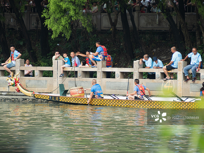 2025年5月24号下午中国广东广州白云龙舟公开赛石井河决赛现场。图片素材