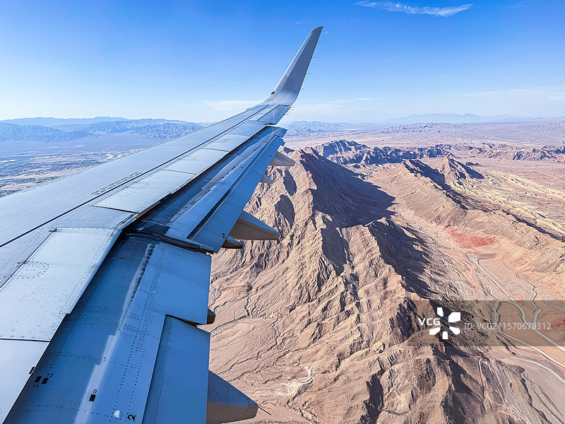 云端俯瞰的大地诗篇图片素材