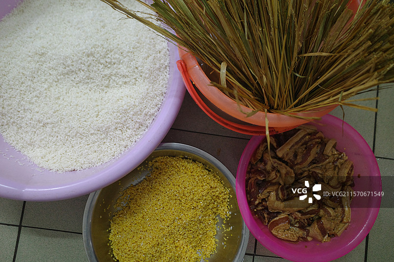 端午节包粽子粽叶图片素材