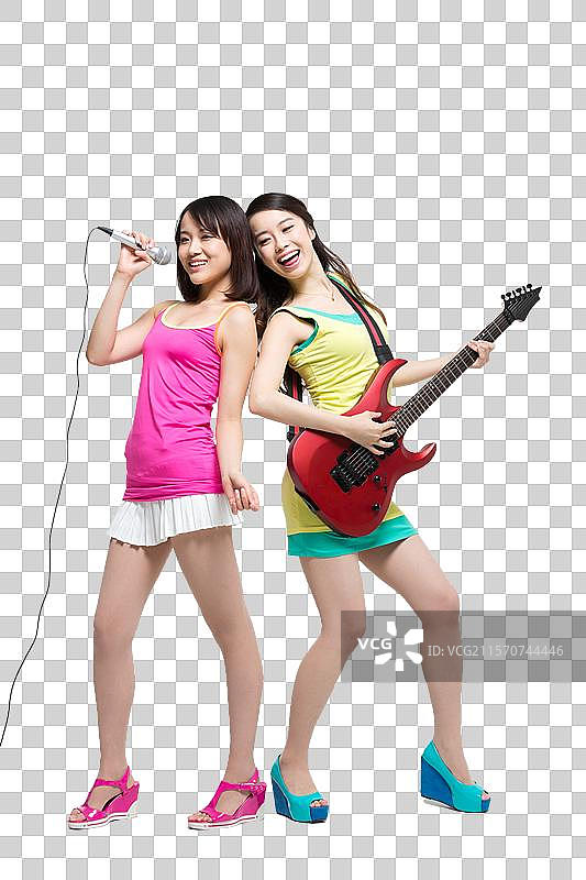 棚拍时尚活力年轻人弹吉他唱歌图片素材