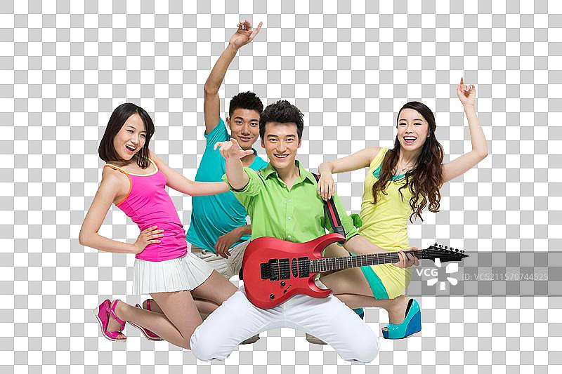 棚拍时尚活力年轻人弹吉他聚会图片素材