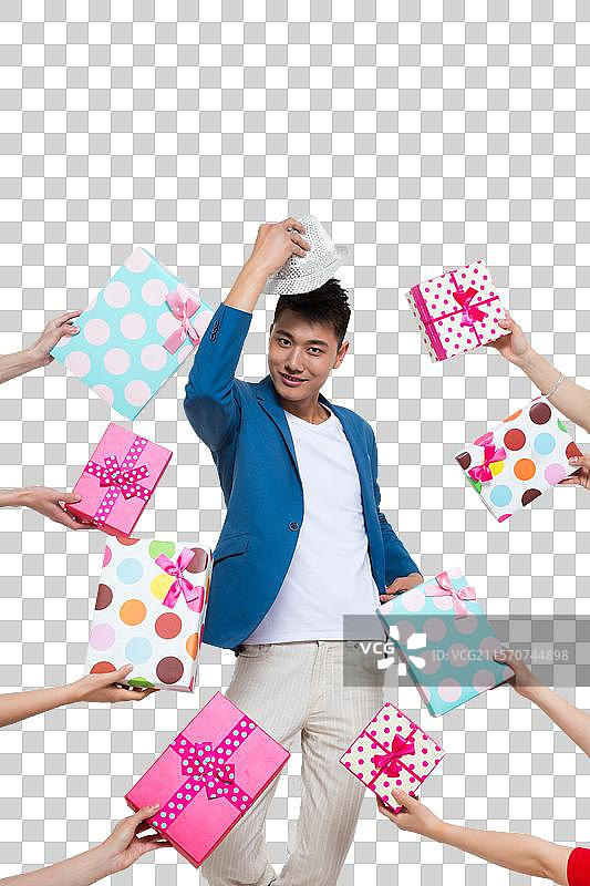 棚拍时尚活力年轻人和礼物盒图片素材