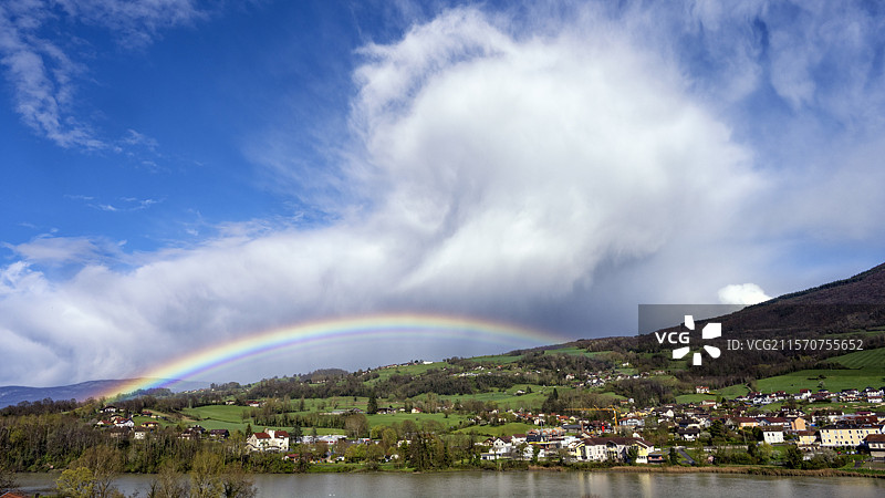 法国上萨瓦省塞伊塞尔地区的彩虹图片素材