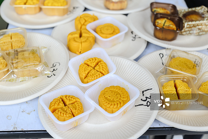 多样月饼摆盘展示图片素材