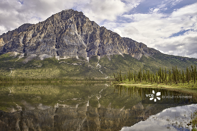 苏卡克帕克山（4,459英尺），达尔顿公路：阿拉斯加州费尔班克斯至普鲁多湾图片素材
