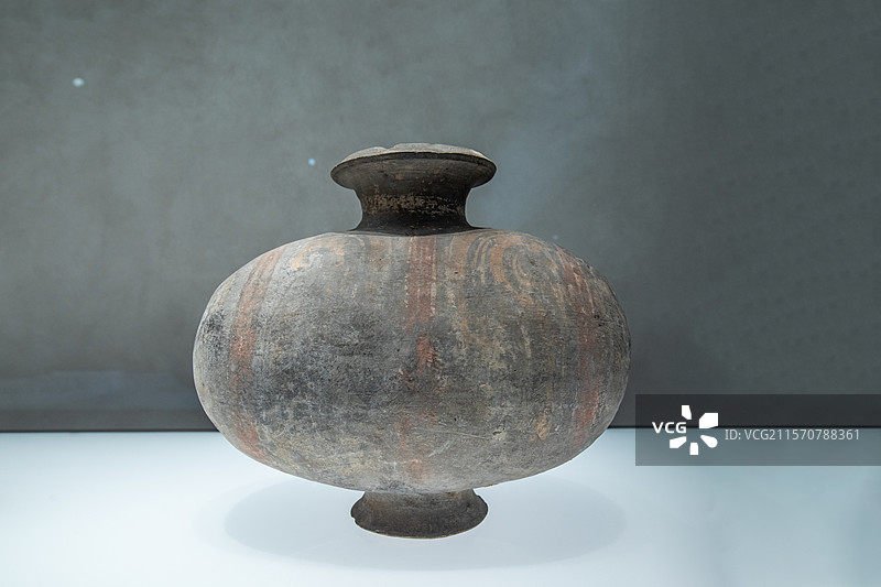 彩绘陶茧形壶 西汉 上海博物馆东馆图片素材