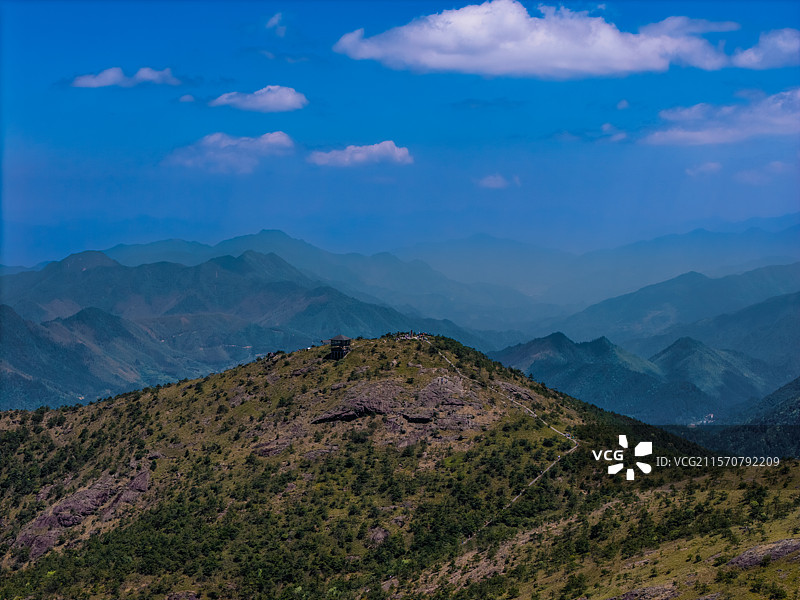 航拍浙江丽水市龙泉市长三角第一高峰黄茅尖图片素材