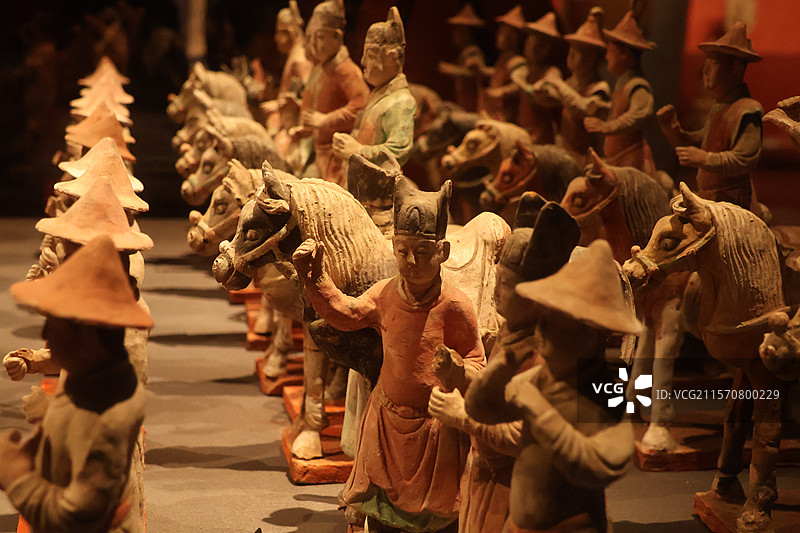 西安博物院彩绘陶俑文物图片素材