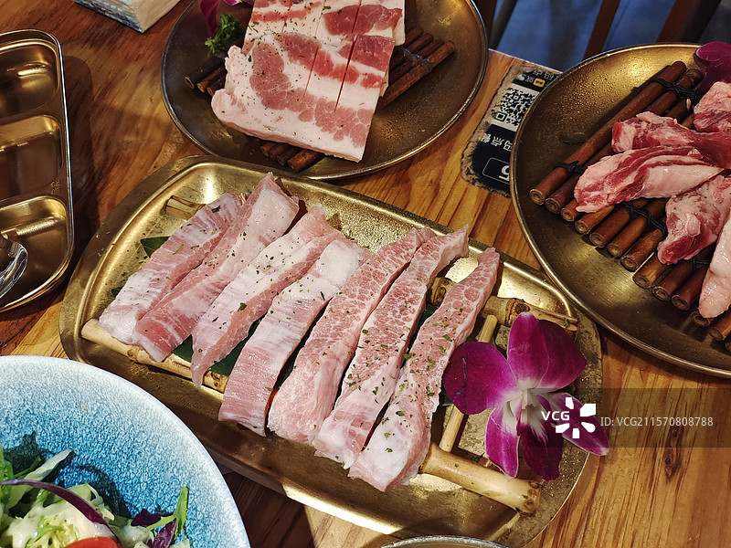 韩式烤肉生牛肉猪肉食材图片素材