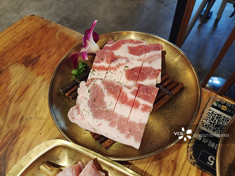 韩式烤肉生牛肉猪肉食材图片素材