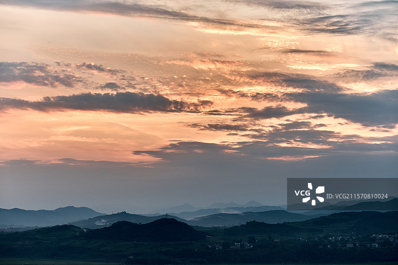 中国朱鹮梨园洋县牡丹园朱鹮保护站夕阳晚霞风光图片素材