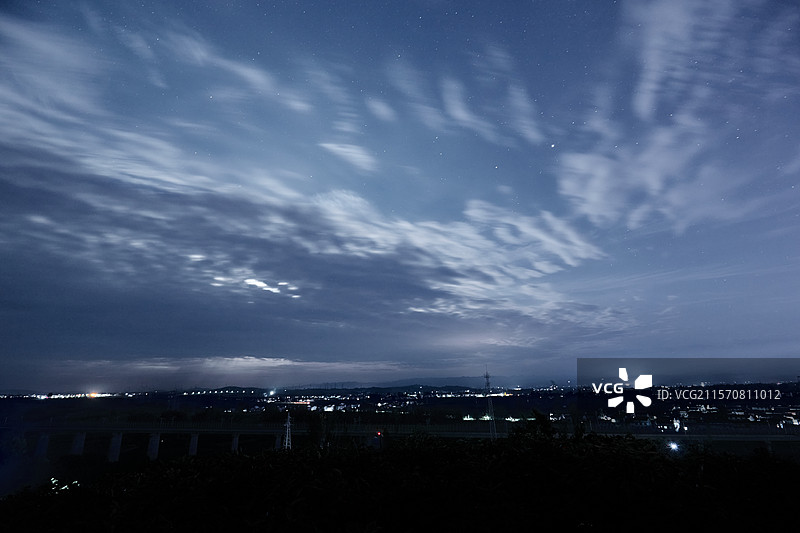 洋县中国朱鹮梨园夏夜星空图片素材