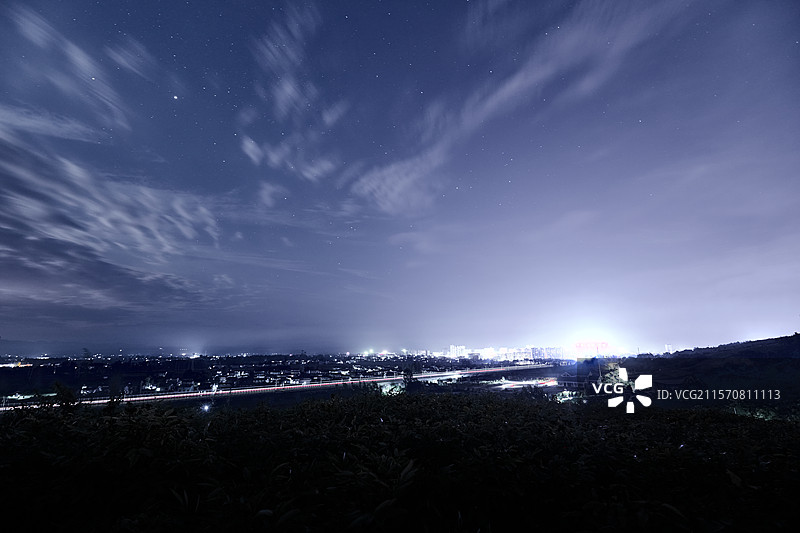 洋县中国朱鹮梨园夏夜星空图片素材