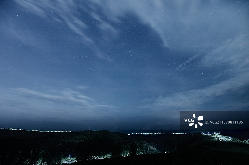 洋县中国朱鹮梨园夏夜星空图片素材
