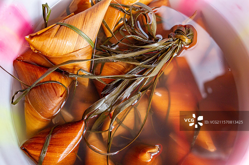 四川省绵阳市户外端午节美食粽子图片素材