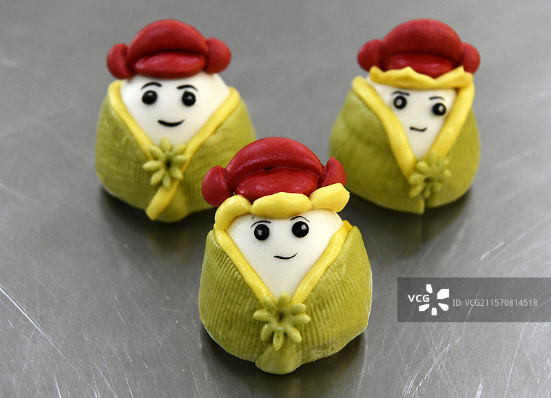 山东省枣庄市山亭区“忆山亭”花馍工作室制作的卡通造型的花馍粽子图片素材