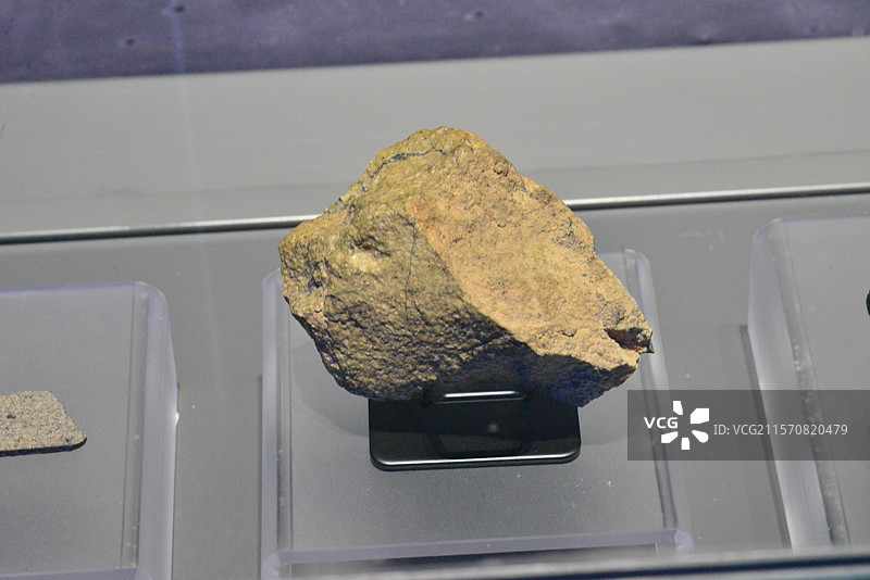 嫦娥五号带回的月球月壤矿石图片素材