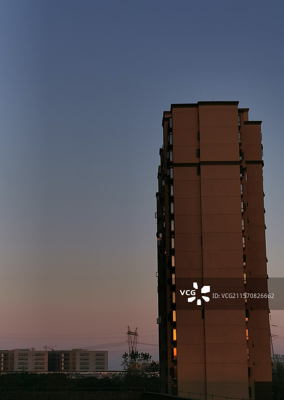 日落时建筑玻璃图片素材