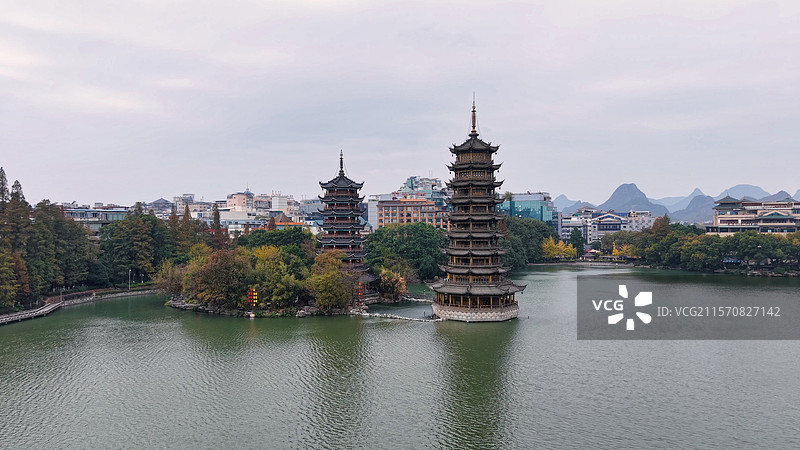 广西桂林风光：日月双塔图片素材