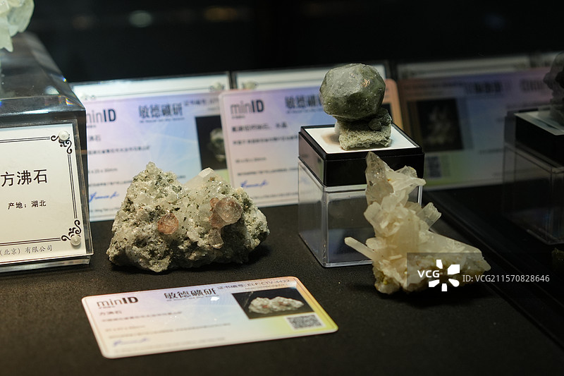 方沸石宝石矿石珍贵稀有图片素材