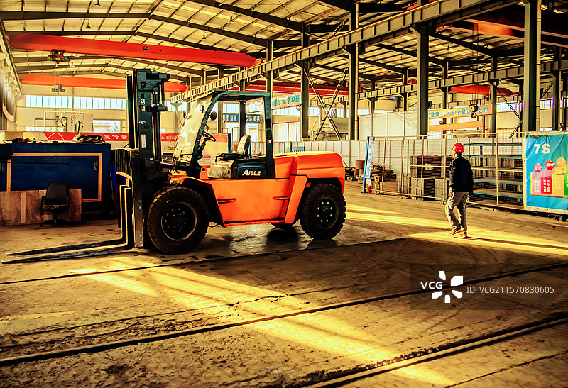 阳光灿烂的车间图片素材