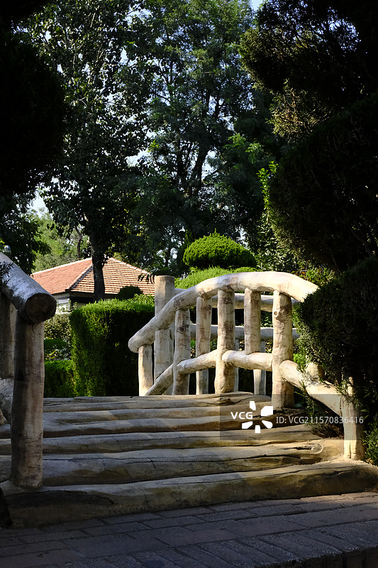 绿荫下的小桥图片素材