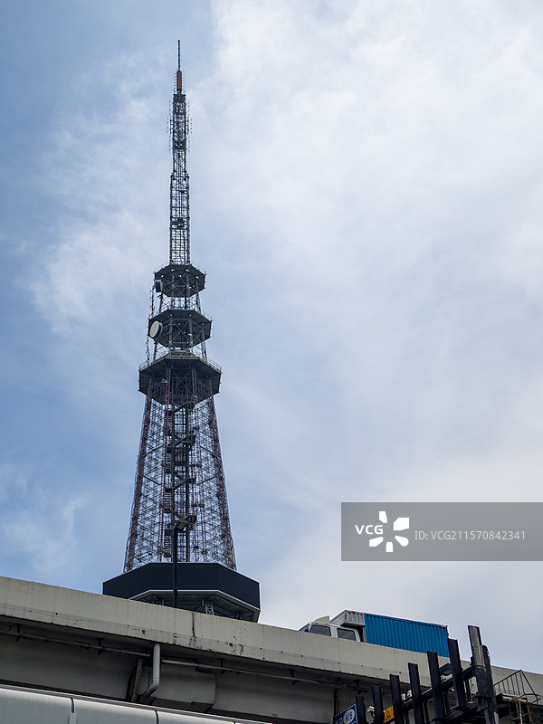广州越秀山公园电视塔在正午雨后拍摄图片素材