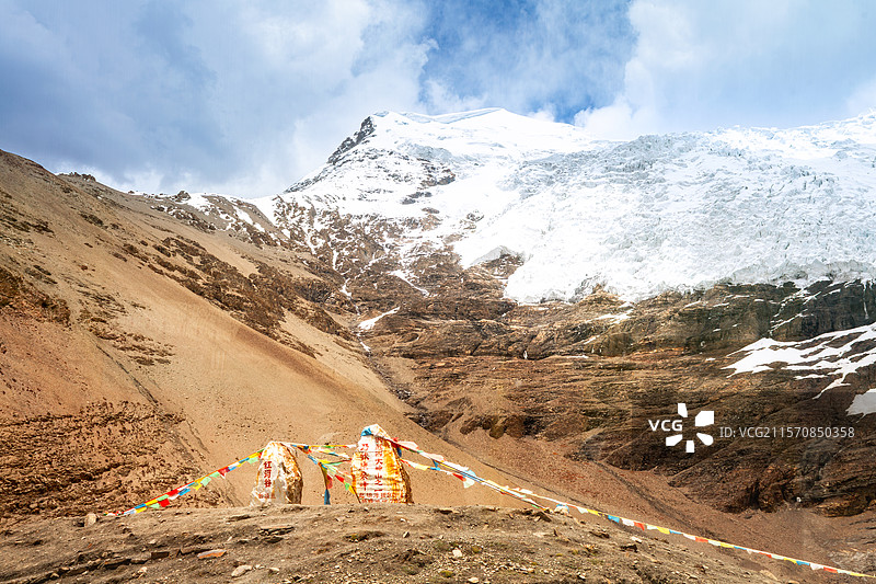 中国西藏乃钦康桑雪山图片素材