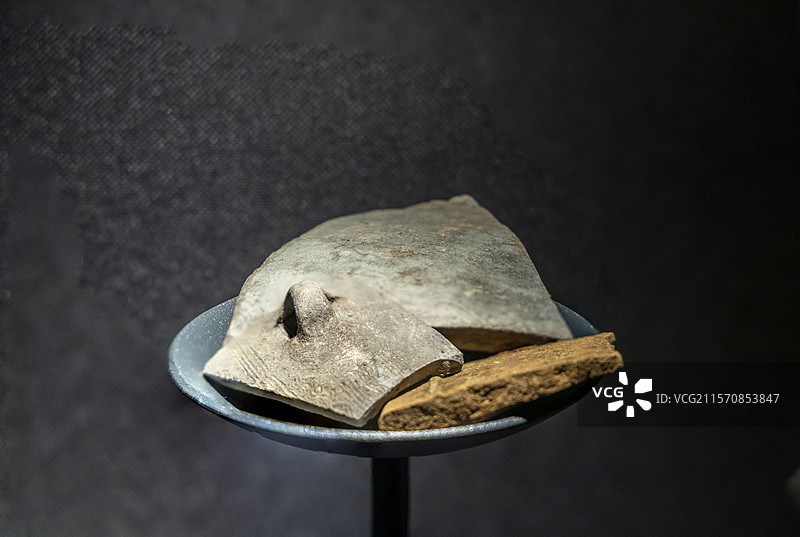 广西民族博物馆“铜鼓文化陈列”展：陶片（出土于北流市铜石岭遗址）图片素材