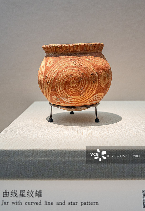 深圳博物馆展示泰国的文物曲线星纹罐图片素材