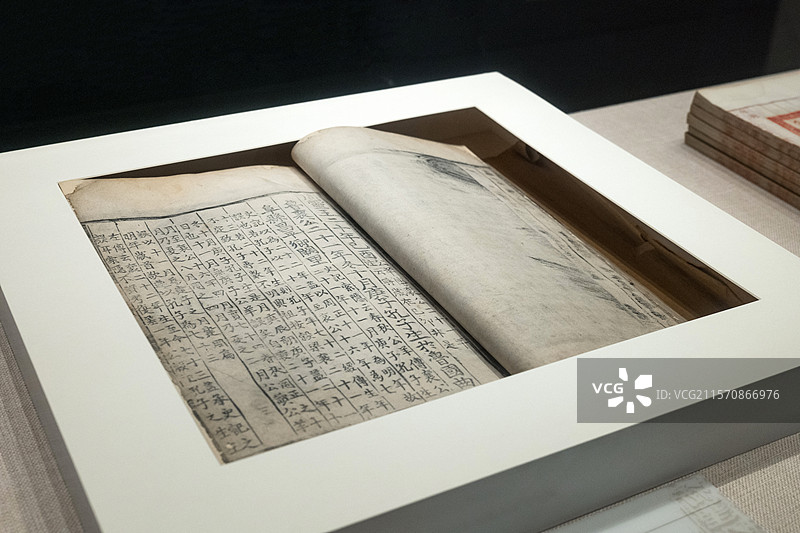 成化年间修刊孔氏宗谱 明·成化年间 孔子博物馆“诗书继世-孔府刻书展”图片素材