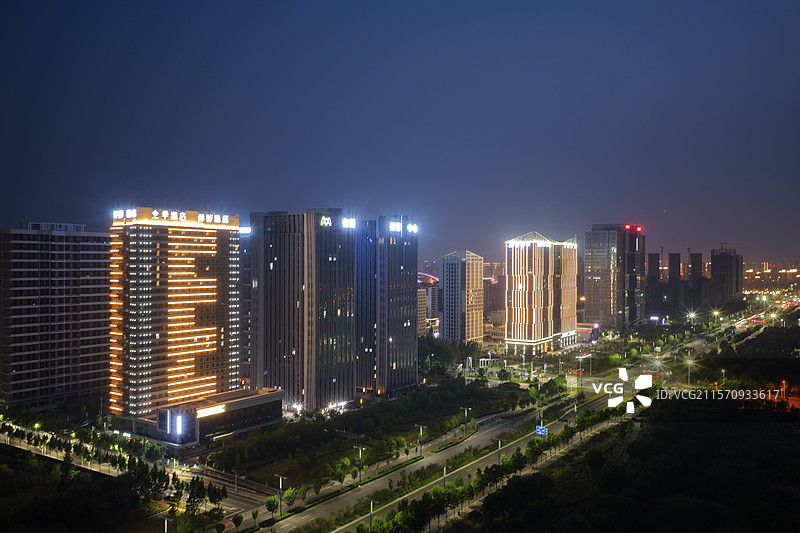 河南周口 文昌大道 CBD 商务区 全季酒店 你好酒店 蓝调时刻 夜景 照亮 亮化 灯光 星芒图片素材