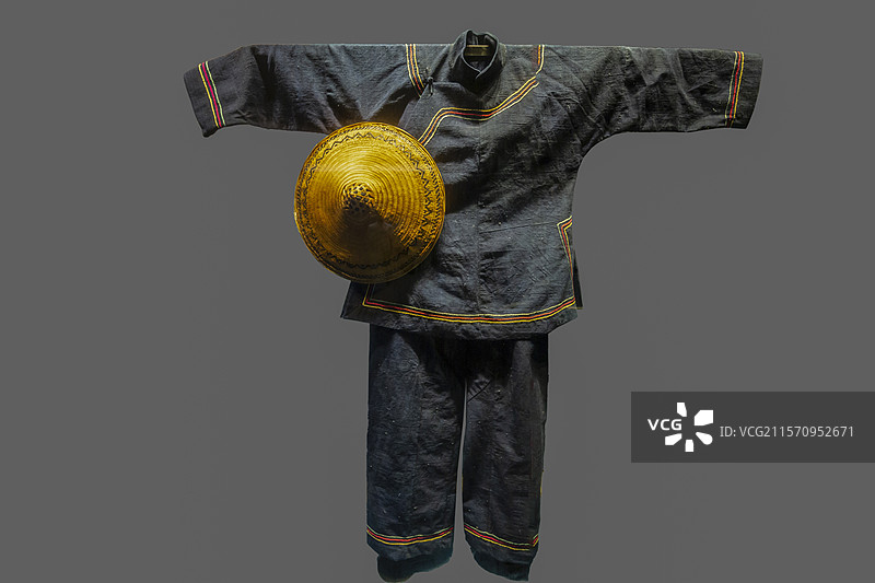 广西民族博物馆“霓裳羽衣展”：环江毛南族女服图片素材