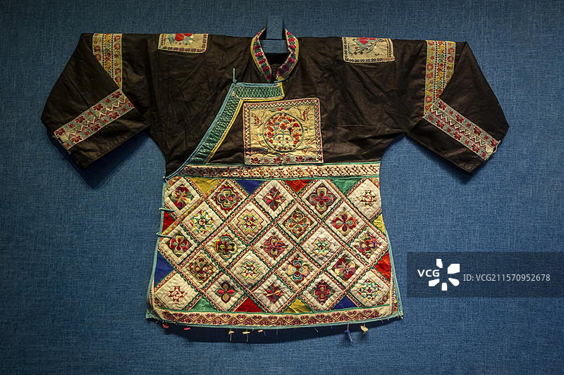 广西民族博物馆“霓裳羽衣展”：侗族芦笙衣图片素材