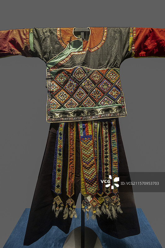 广西民族博物馆“霓裳羽衣展”：龙胜侗族芦笙服图片素材