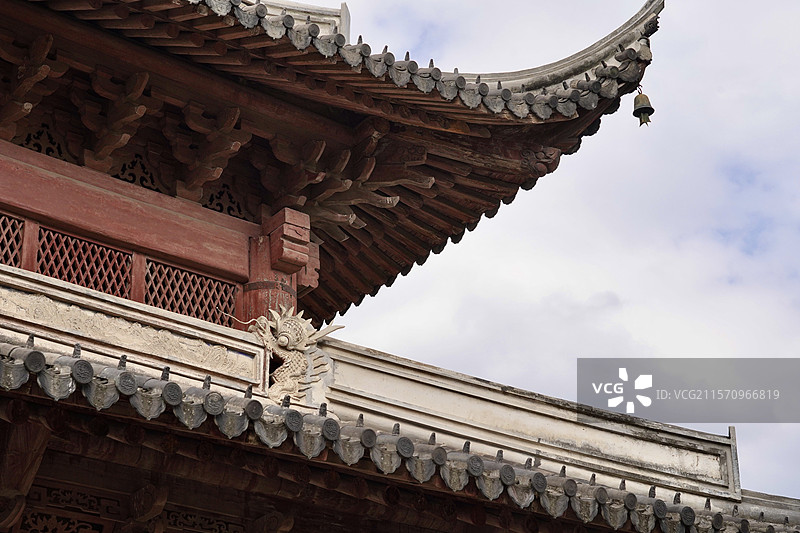 嘉兴海宁潮乐之城海神庙屋顶吻兽图片素材