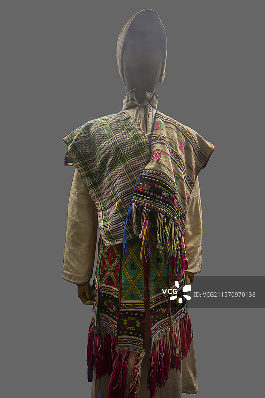 广西民族博物馆“霓裳羽衣展”：那坡白彝男服图片素材