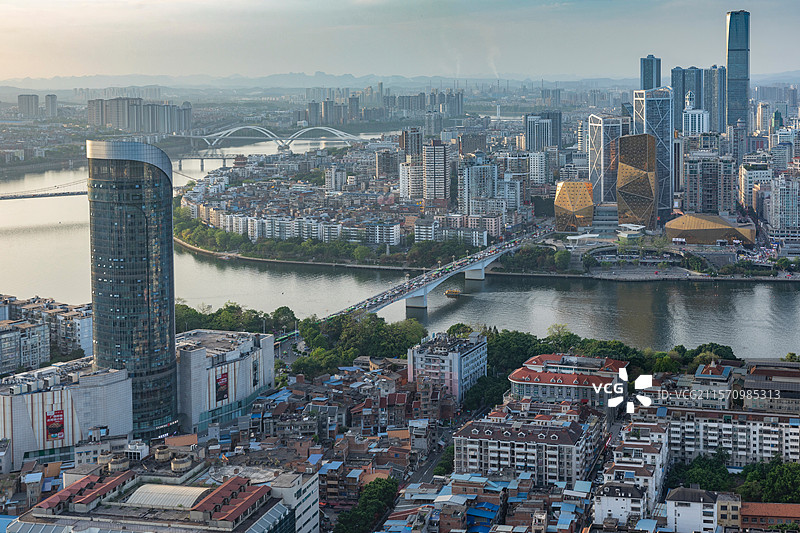 柳州日落时分蜿蜒柳江环抱城市壮丽景致图片素材