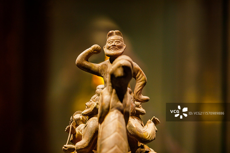 唐代的鎏金錾花骆驼载乐俑图片素材