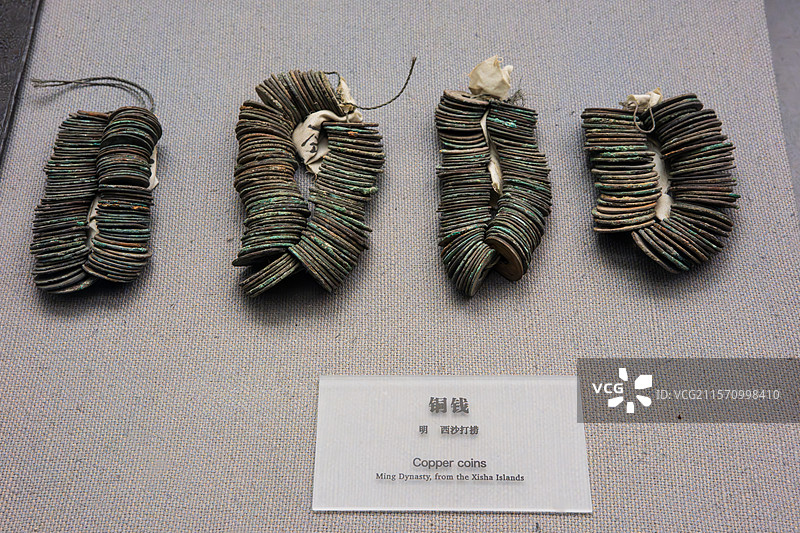 古代铜钱串展示图片素材