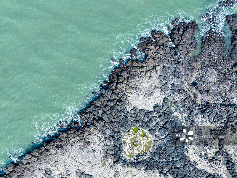 航拍漳浦海岸线大海与岩石海浪漳州外屿图片素材