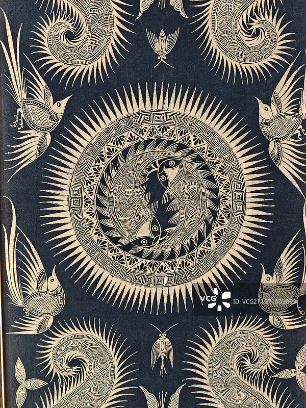 古老的贵州鱼鸟花纹图片素材