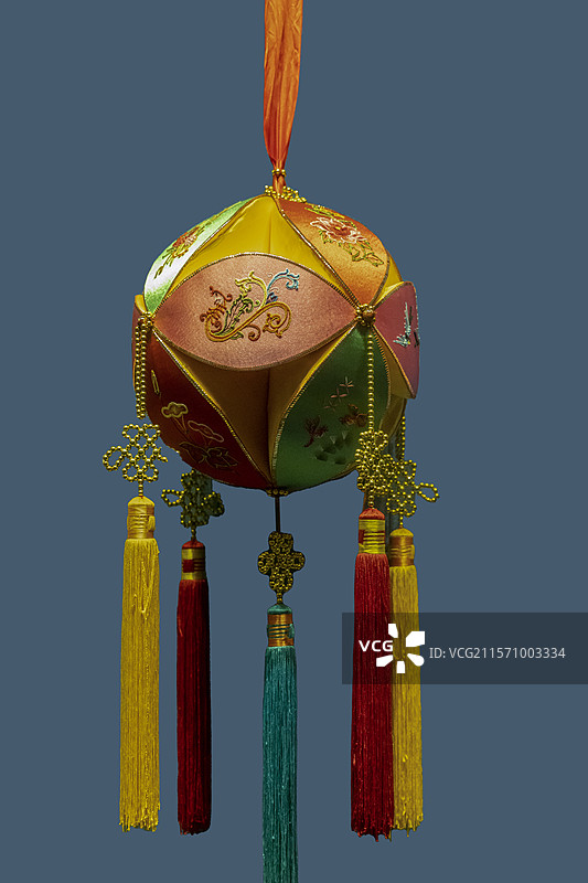 广西民族博物馆“霓裳羽衣展”：壮族绣球图片素材