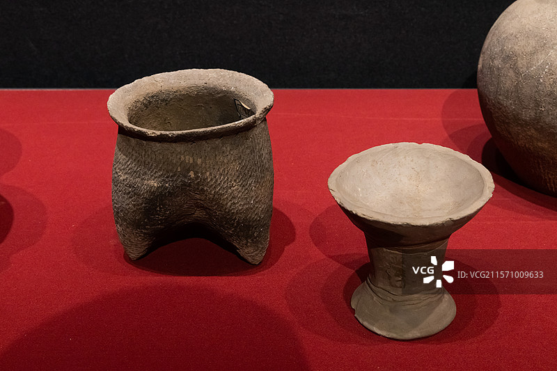 北京大运河博物馆看见殷商展夹砂陶,鬲灰陶豆商代西安老牛坡遗址出土西北大学藏品图片素材