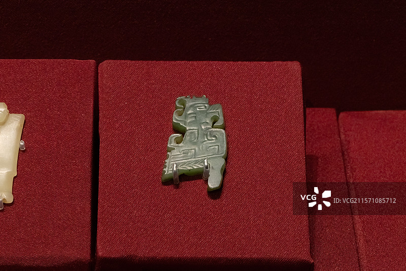 北京大运河博物馆看见殷商展玉鹦鹉商代陕西清涧寨沟遗址鱼塔梁商代墓葬出土陕西省考古研究院藏品图片素材