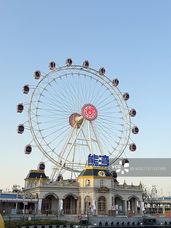 宁波方特熊出没园区摩天轮图片素材