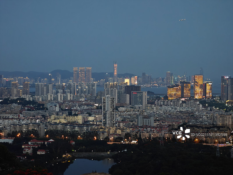 蔡尖尾山石峰岩茶铺视角看厦门城市风光图片素材